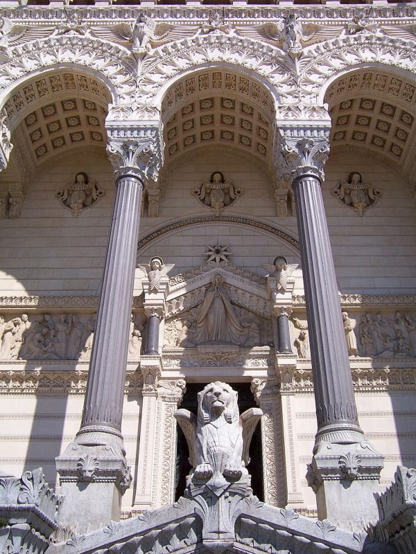 https://www.wizengo.live/wp-content/uploads/2026/08/lyon-architecture-600x800.jpg